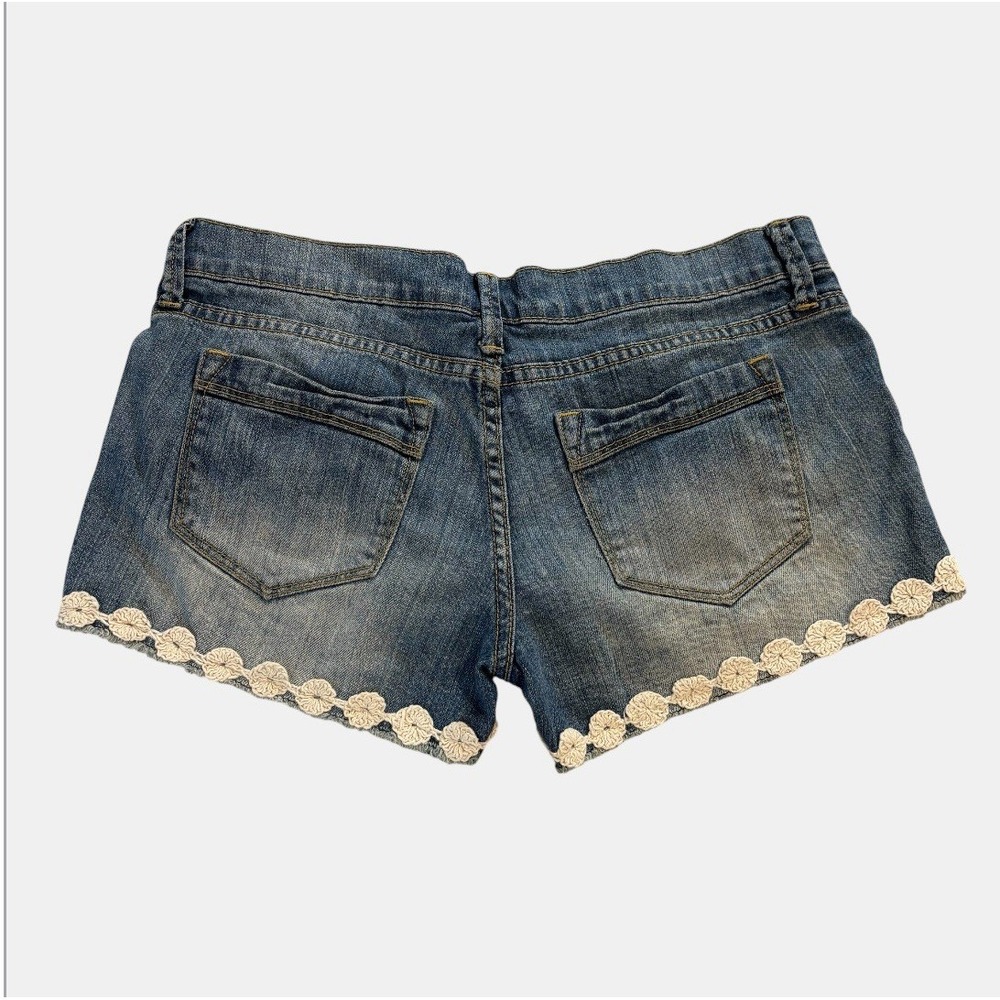 Charlotte Russe Women's 8 Denim Shorts Crochet Lace Trim Whiskered Festival Boho - Picture 5 of 6